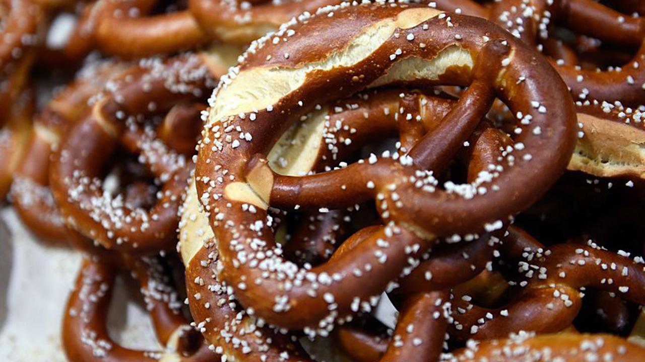 Students served pretzels covered in oven cleaner, lawsuit claims — Fayetteville Schools news